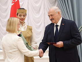 Торжественная церемония во Дворце Независимости